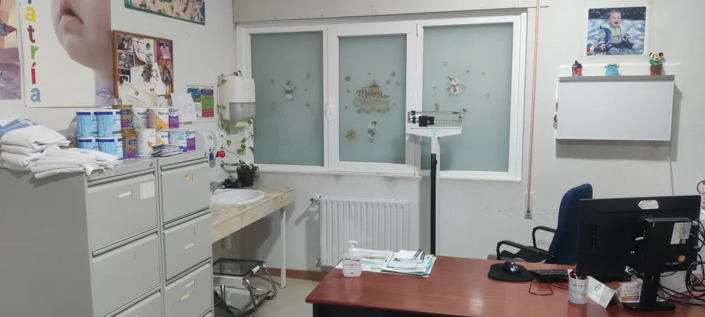 Consulta médica incluida en el proyecto de renovación de climatización del Centro de Salud de Cacabelos.