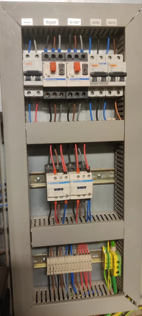 Cuadro eléctrico de control de la instalación de climatización existente