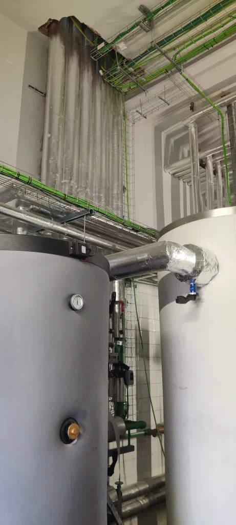 Depósitos de inercia y acumulación de agua caliente sanitaria.
