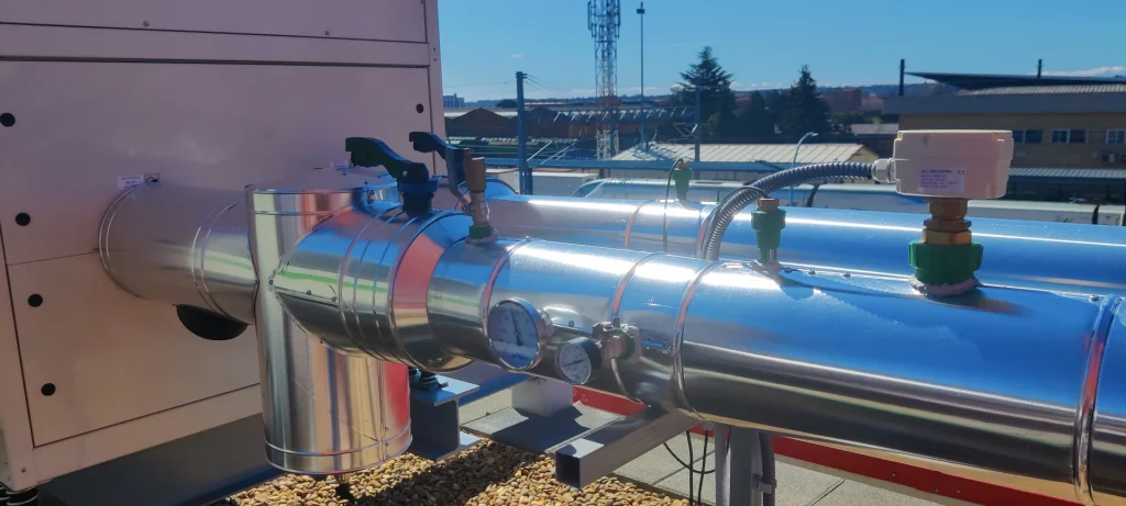 Tuberías, válvulas y elementos de control de la instalación térmica.