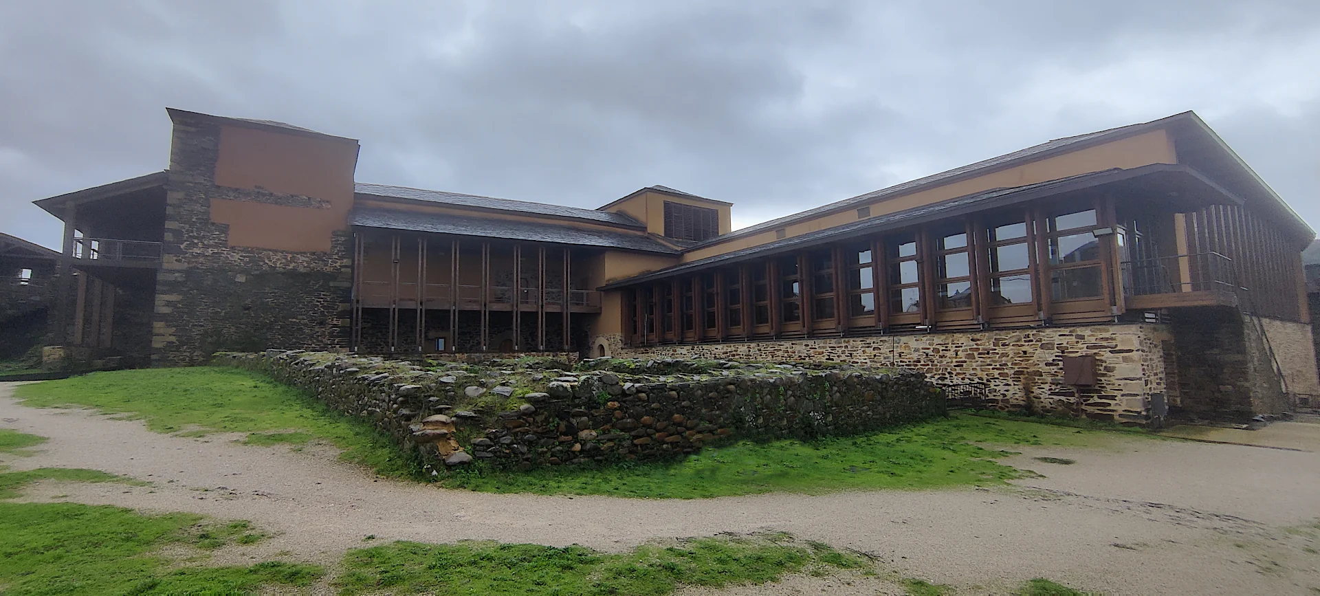 Edificio del museo del Castillo Templario de Ponferrada donde se proyectó la reforma integral del sistema de climatización mediante aerotermia de alta eficiencia.