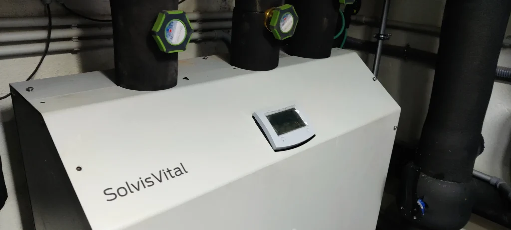 Equipo Solvis Vital para producción instantánea de ACS en el Hotel Villa de Cacabelos.