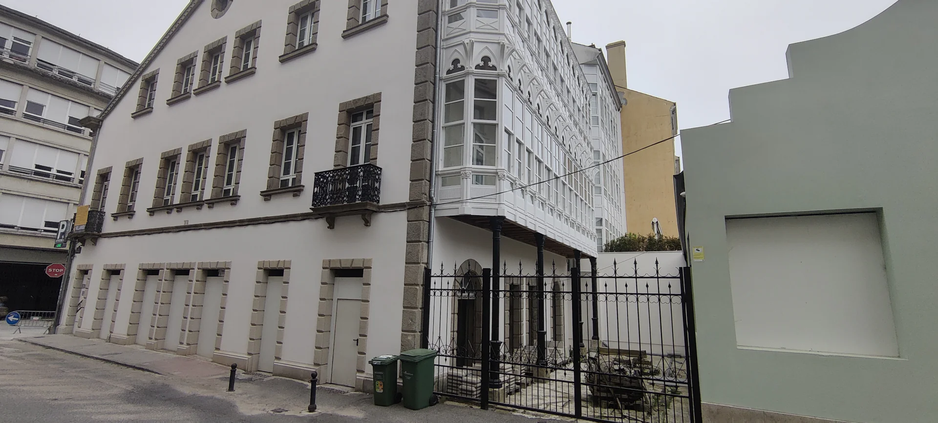 Fachada principal del edificio histórico donde se desarrolla el proyecto de instalaciones para hotel en Lugo