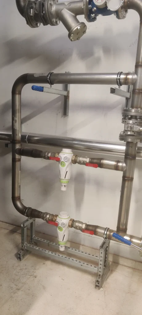 Filtros autolimpiantes en la entrada de agua fría del sistema de ACS